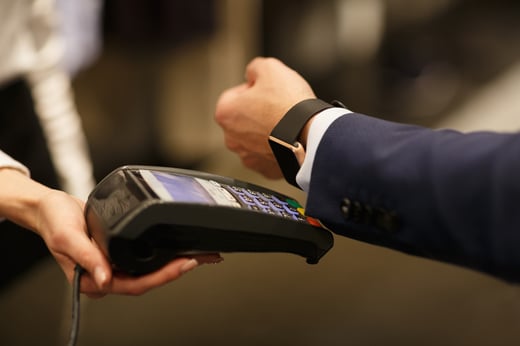 Man_paying_with_NFC_technology_with_smart_watch_application